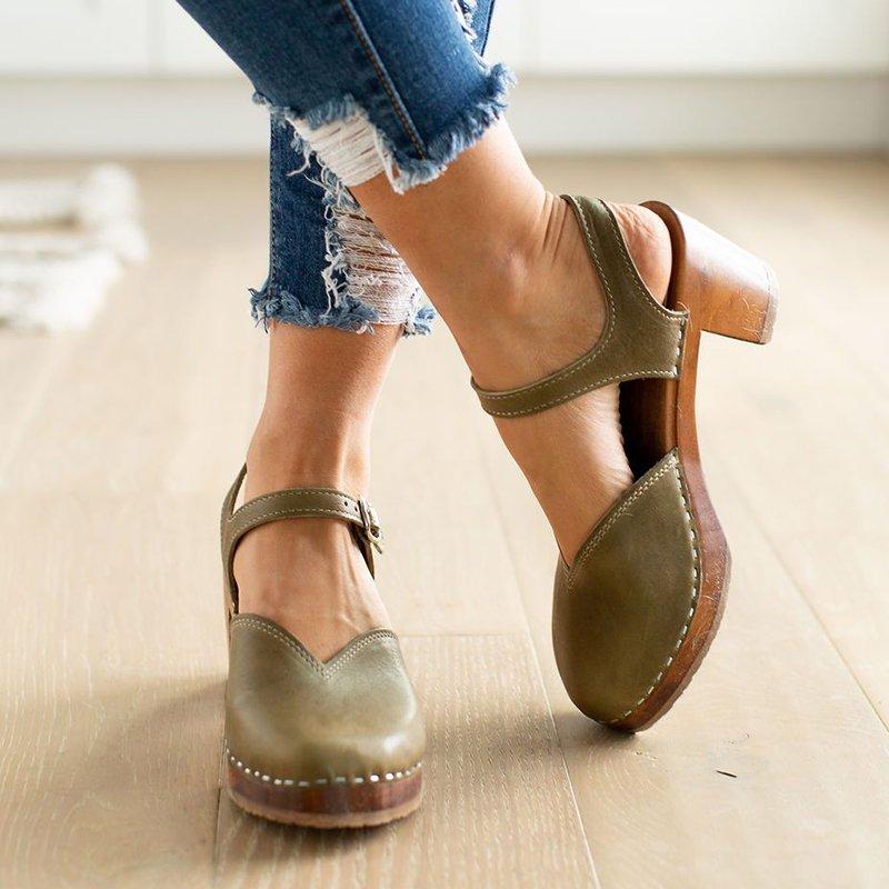 Vintage Buckle Strap Closed Toe Shoes Chunky Heel Sandals
